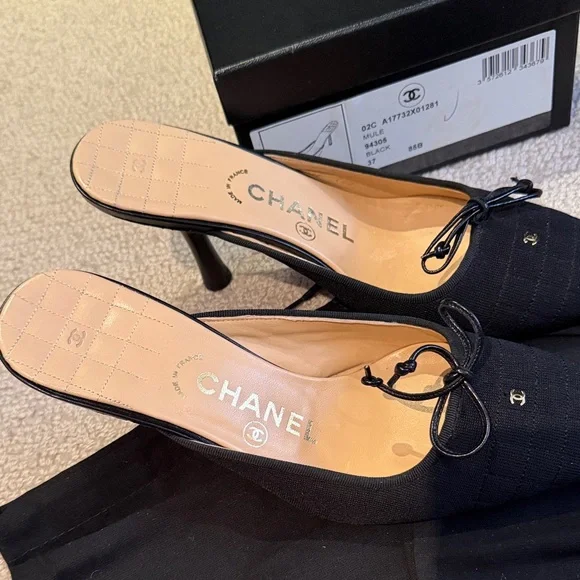 Authentic Vintage Iconic Quilted Chanel Black Mules with Bow Detail Size 37 - Picture 7 of 8